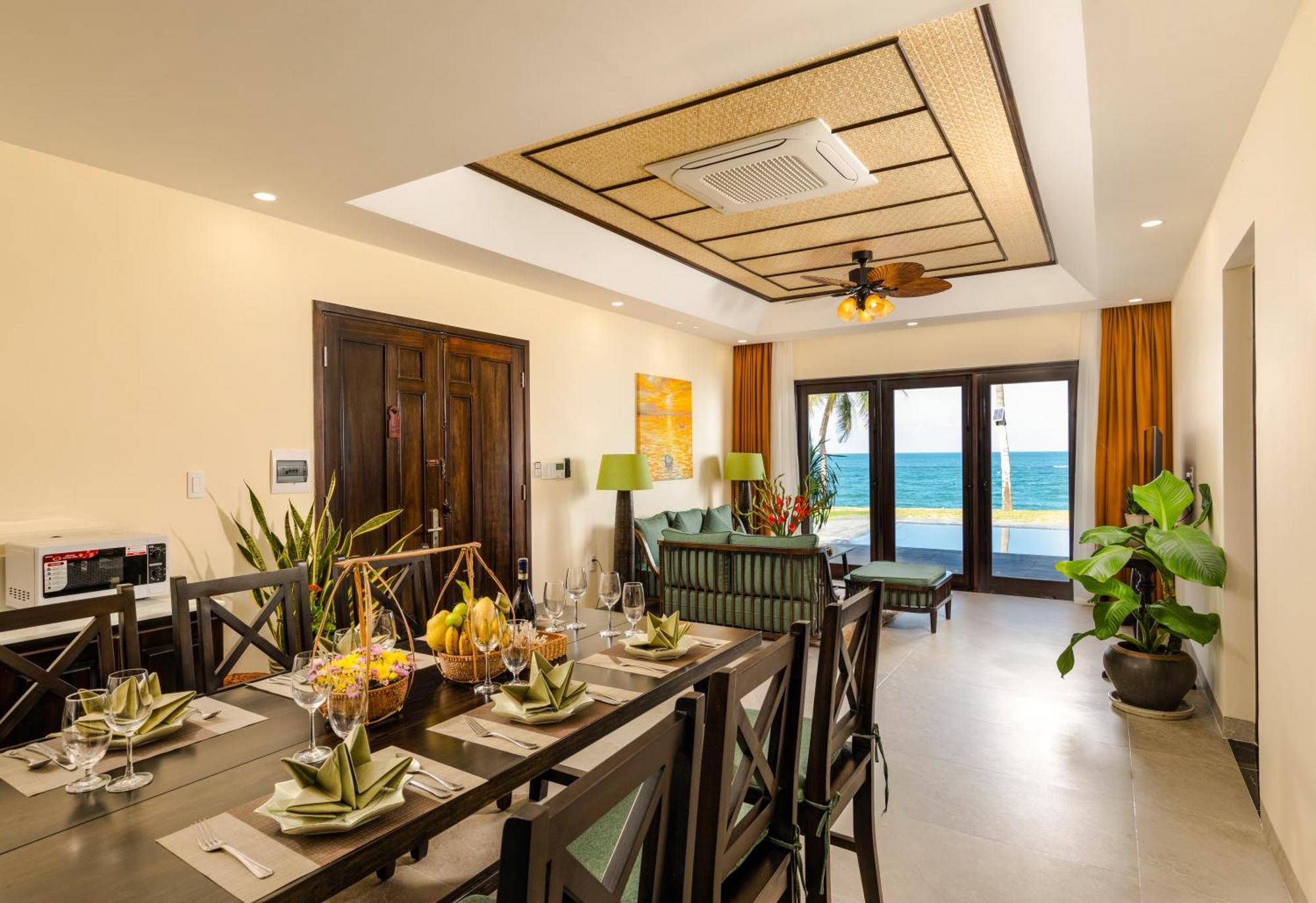 Palm Garden Beach Resort & Spa Hoi An Exteriör bild A living room in a resort