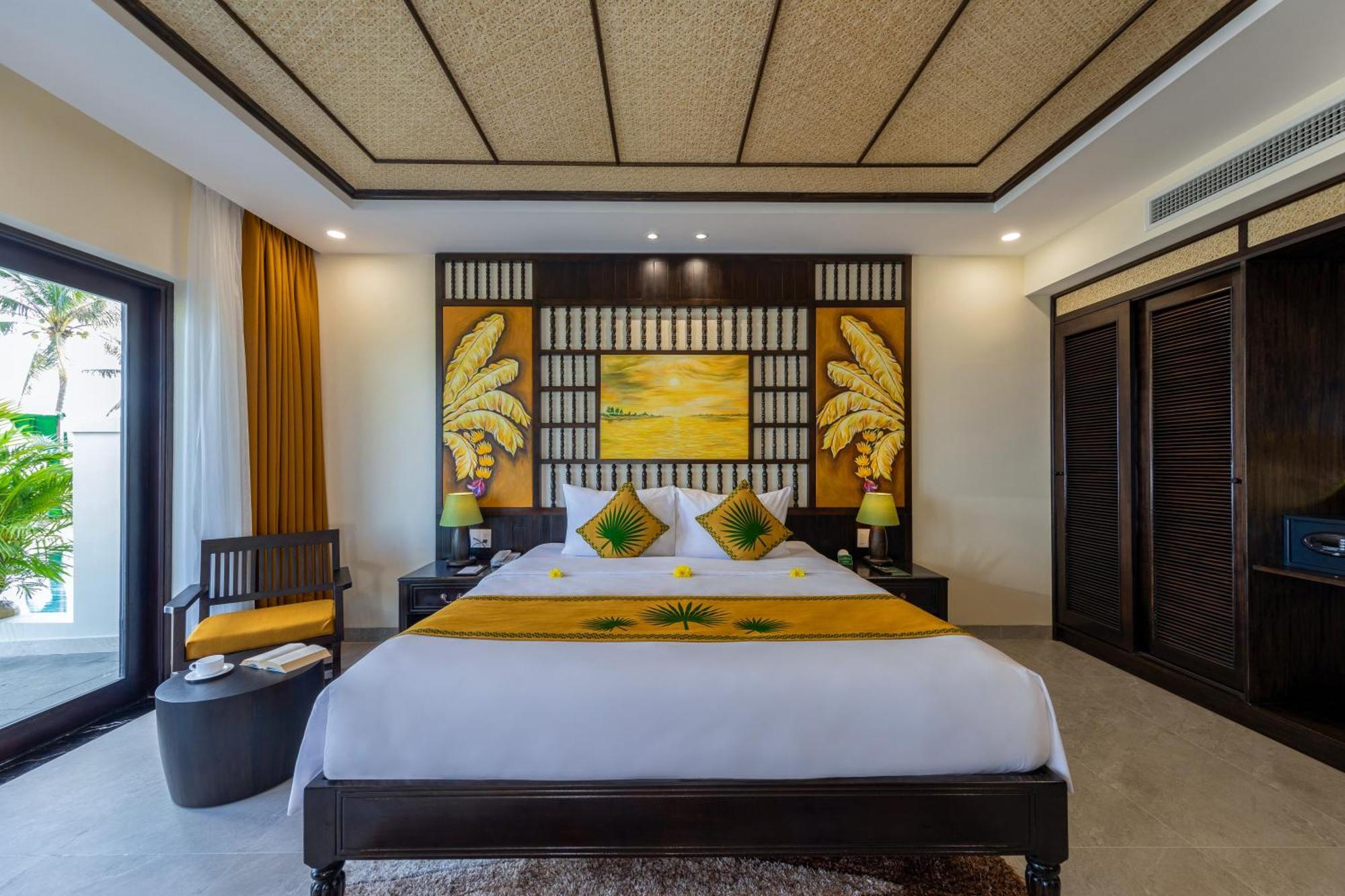Palm Garden Beach Resort & Spa Hoi An Exteriör bild A bedroom at the resort