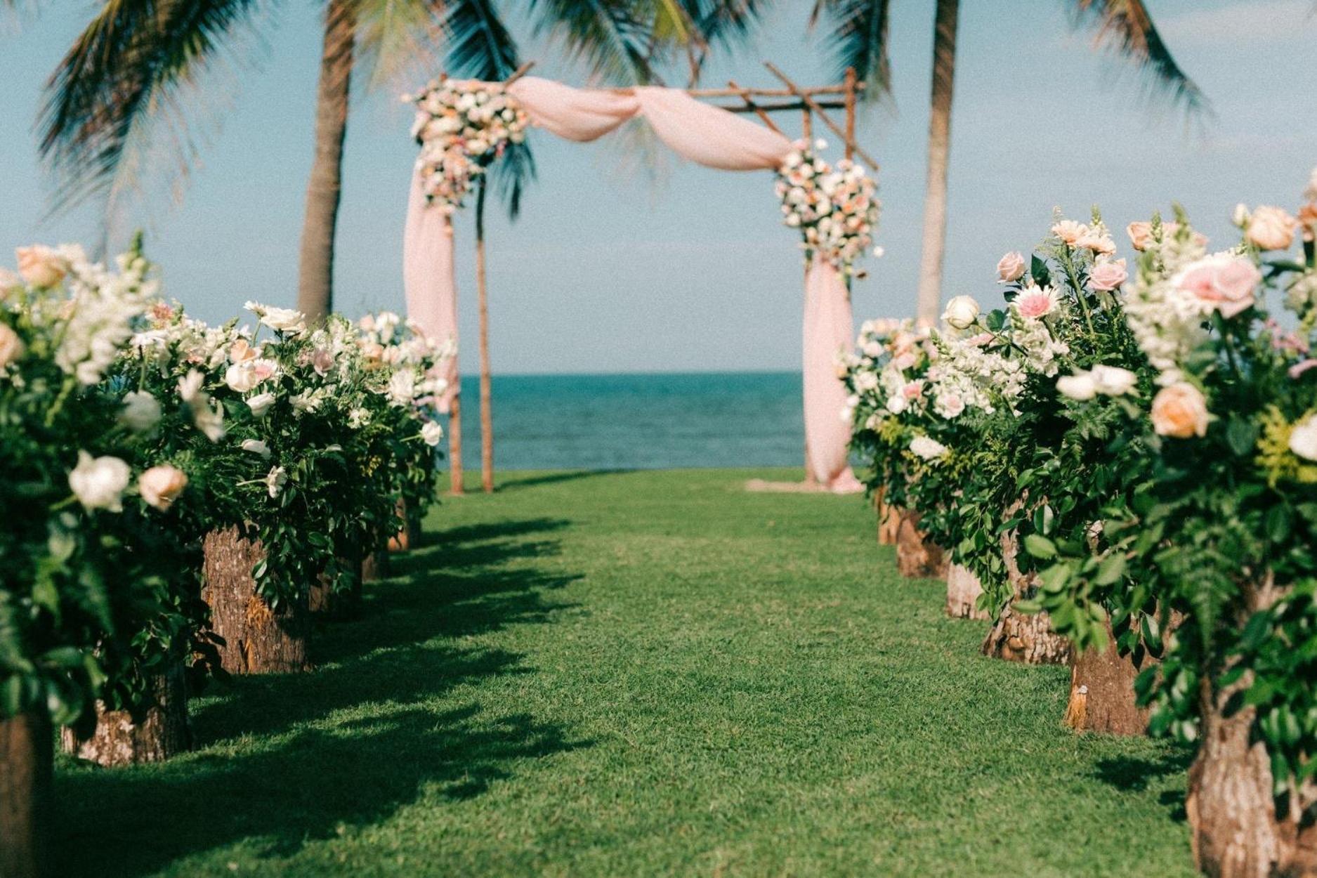 Palm Garden Beach Resort & Spa Hoi An Exteriör bild Wedding ceremony at the beach
