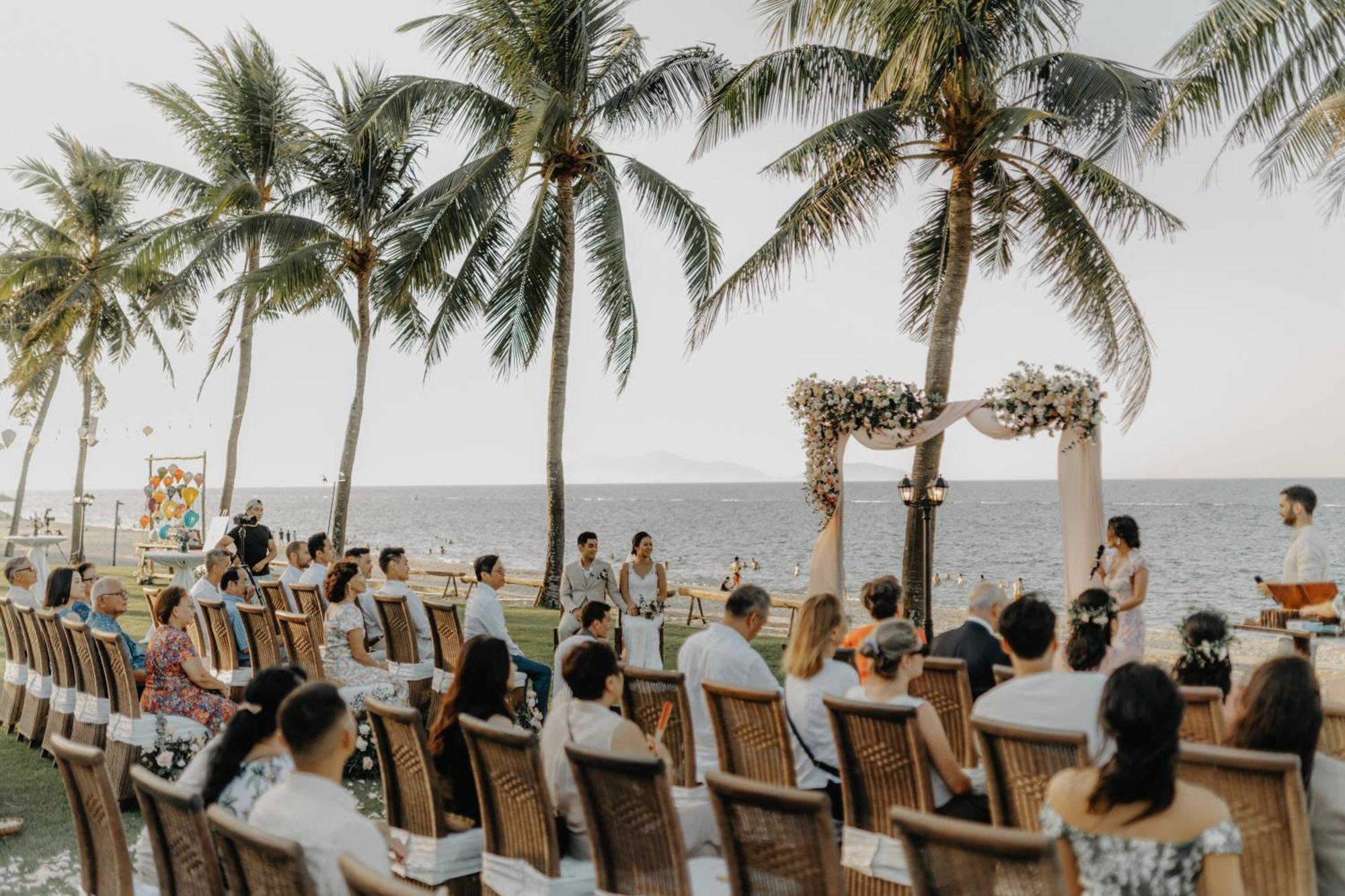 Palm Garden Beach Resort & Spa Hoi An Exteriör bild A beach wedding in Nha Trang, Vietnam