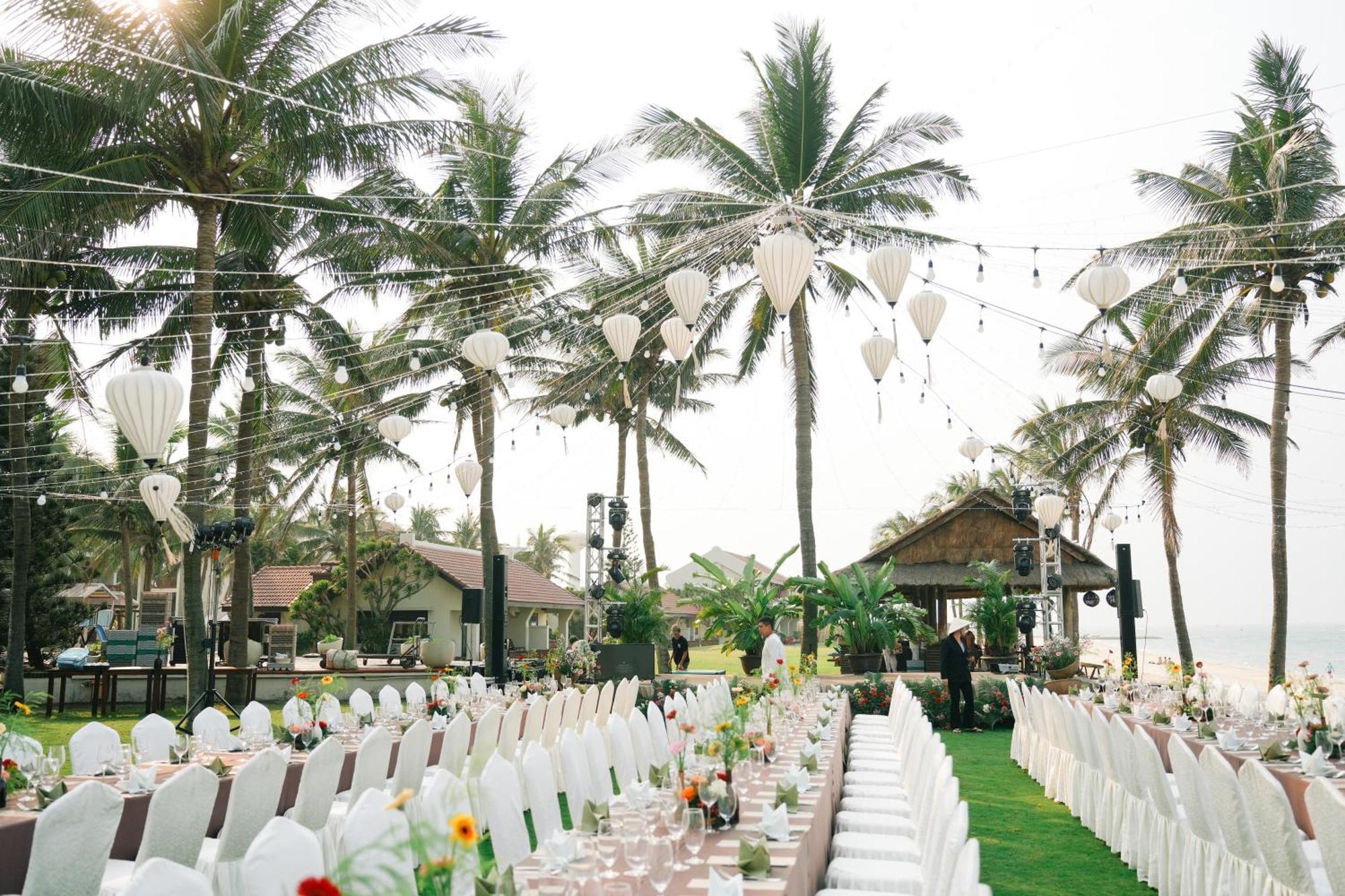 Palm Garden Beach Resort & Spa Hoi An Exteriör bild A wedding reception at the Royal Cliff Beach Hotel
