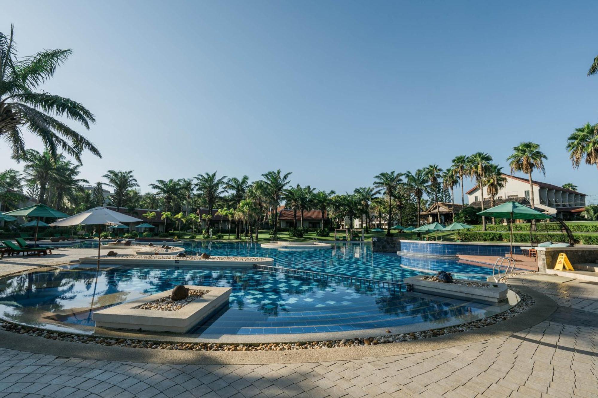 Palm Garden Beach Resort & Spa Hoi An Exteriör bild The pool at the Kempinski Jinja