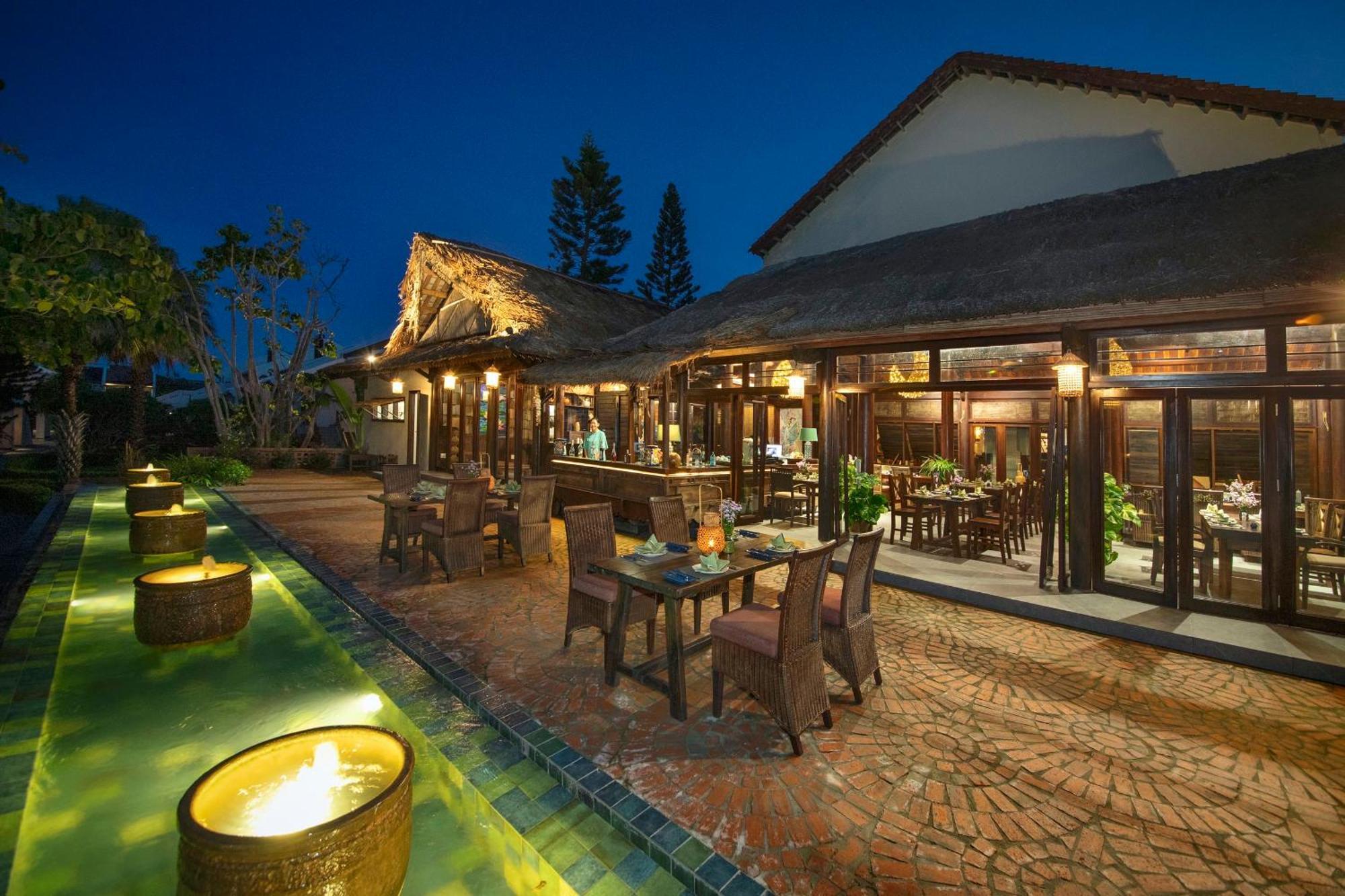 Palm Garden Beach Resort & Spa Hoi An Exteriör bild The restaurant at the resort